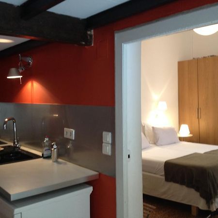 La Suite Du Jeune Homme Montpellier Room photo